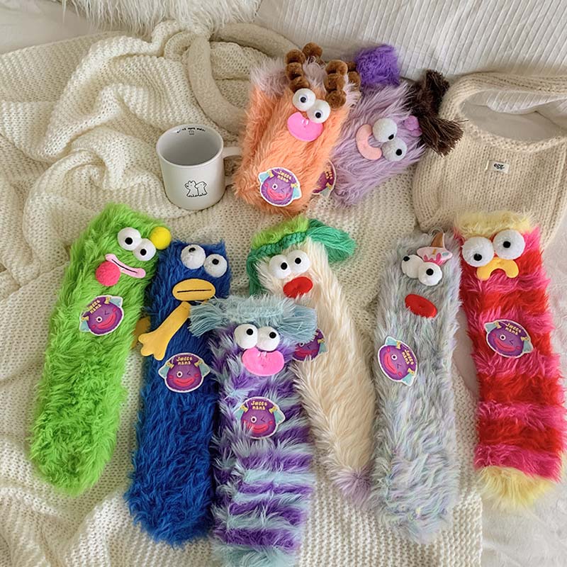 Warme, kuschelige, flauschige Cartoon-Monster-Socken