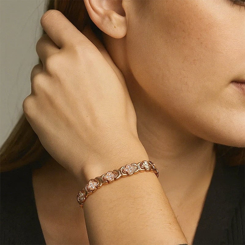 Blumenarmband aus Kupfer