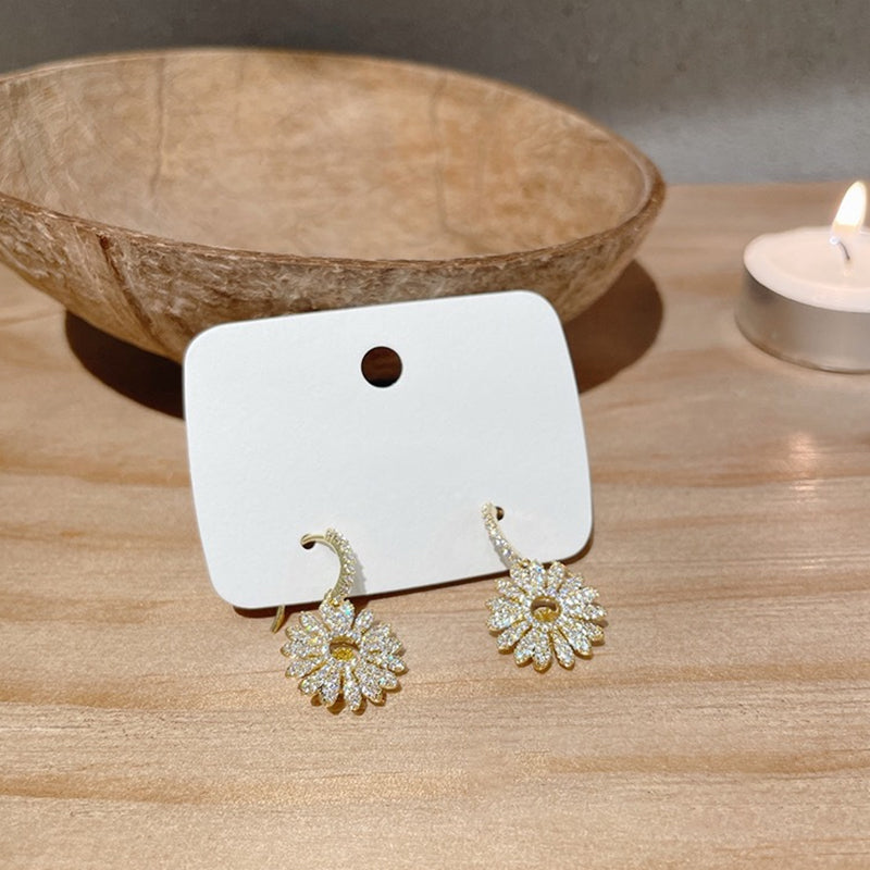 Elegante kleine Gänseblümchen Ohrringe