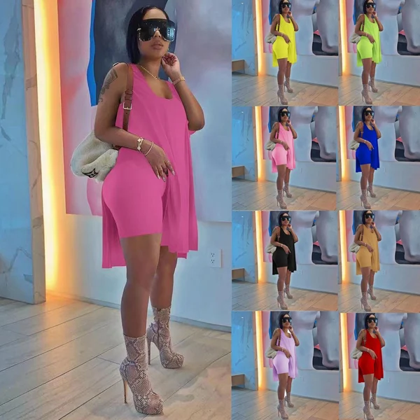 Ärmellosem Kleid mit U-Ausschnitt und Shorts