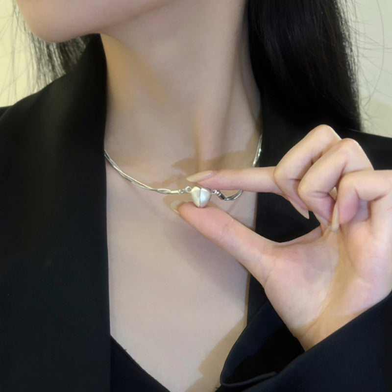 Halskette mit Magnet-Herz-Anhänger