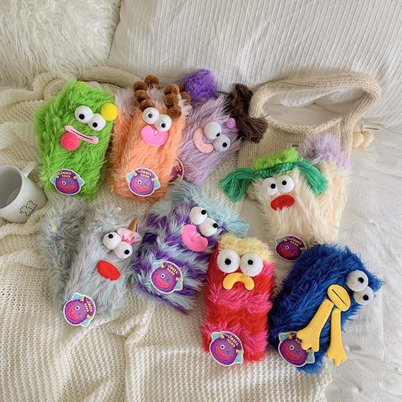 Warme, kuschelige, flauschige Cartoon-Monster-Socken