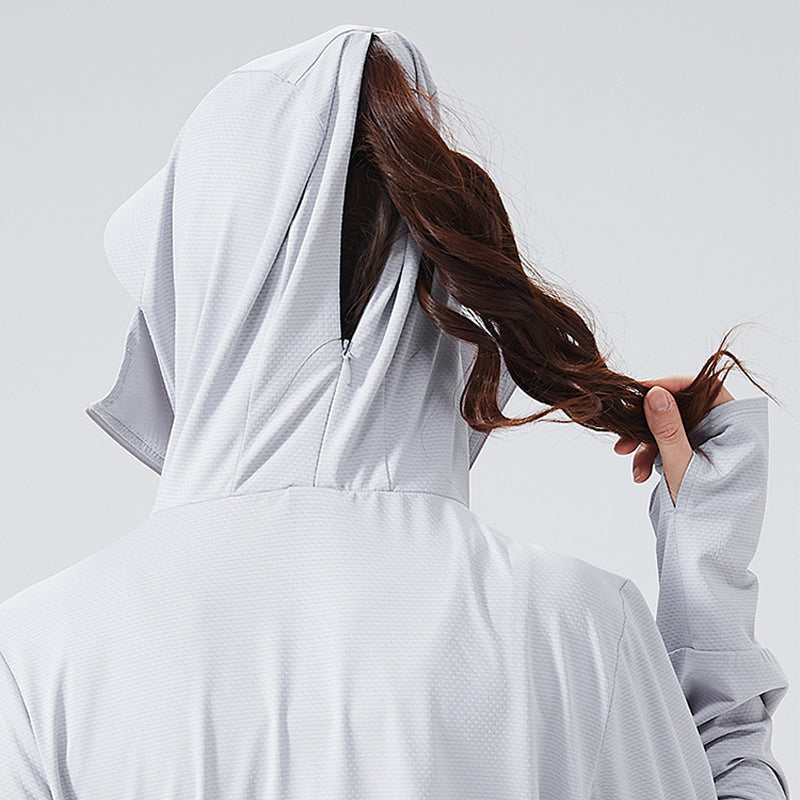 Leichter Sonnenschutz-Hoodie im Freien