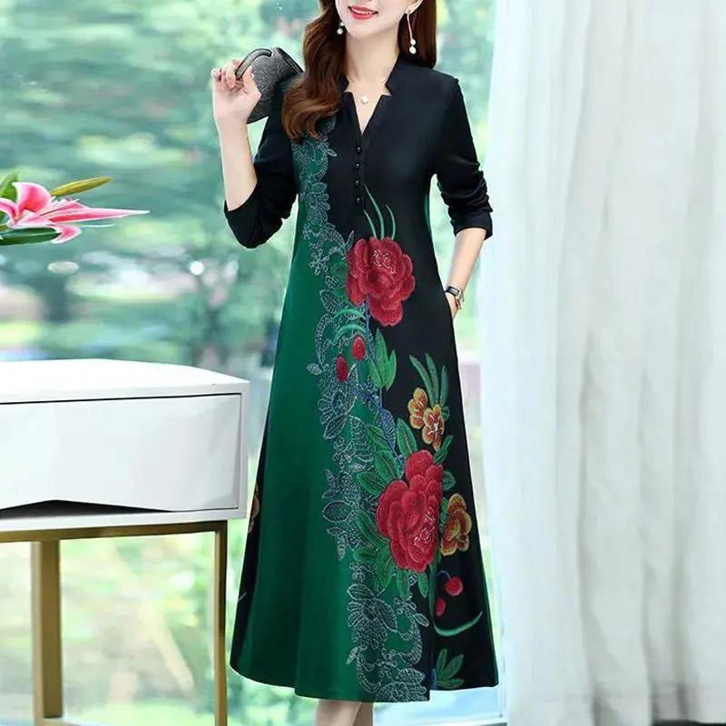 Cheongsam-Kleid mit V-Ausschnitt