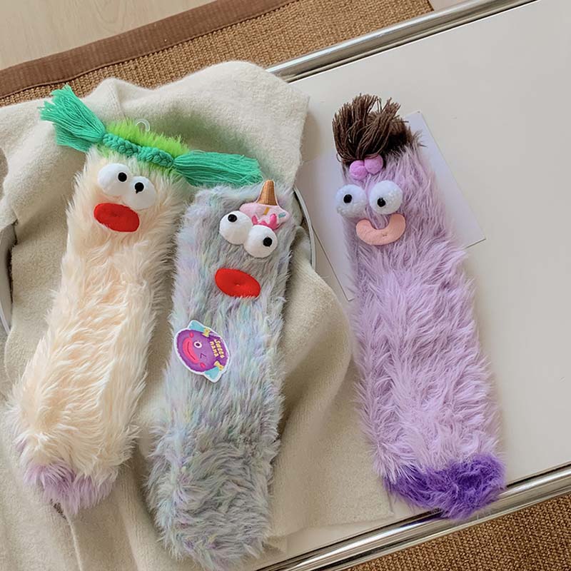 Warme, kuschelige, flauschige Cartoon-Monster-Socken