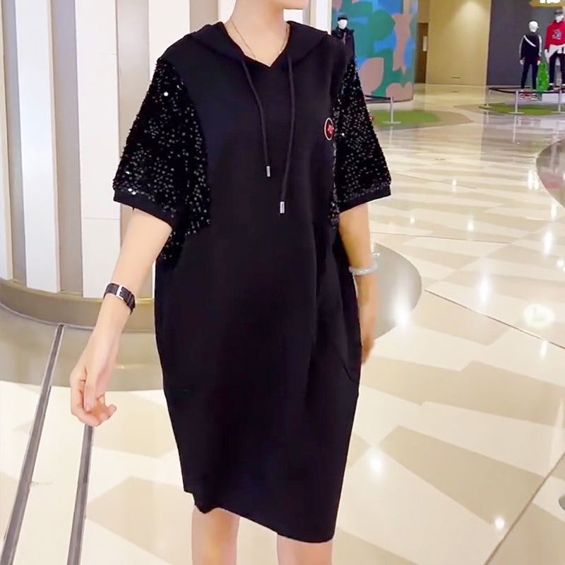 Stylisches lässiges Kapuzenkleid