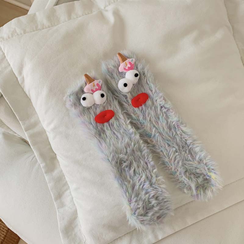 Warme, kuschelige, flauschige Cartoon-Monster-Socken