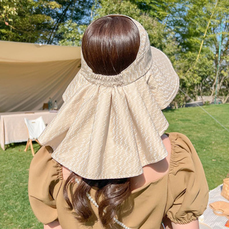 Sonnenhut mit breiter Krempe und Nackenschutz